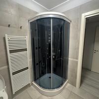 Box doccia nuovo con radio