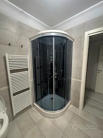 Box doccia nuovo con radio