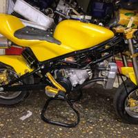 Minimoto raffreddata a liquido