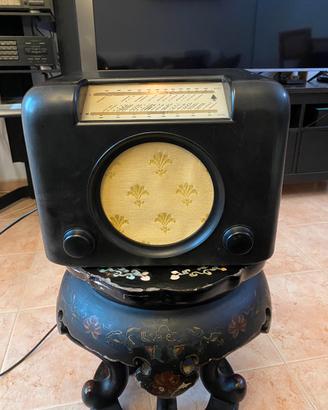 Radio in bachelite Bush