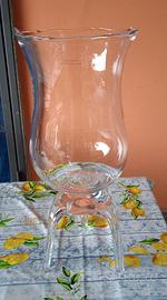 Elegante vaso in vetro soffiato