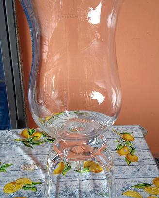 Elegante vaso in vetro soffiato