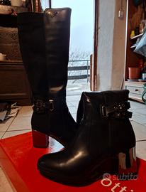 Stivali alti al ginocchio con tacco