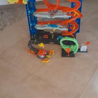 Mega garage hot weels