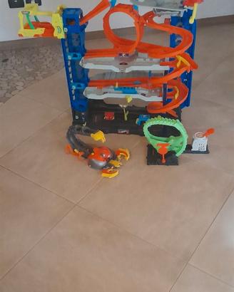 Mega garage hot weels