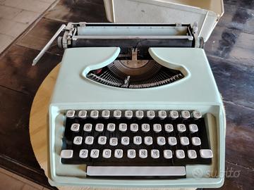 macchina da scrivere portatile Remington 