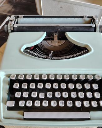 macchina da scrivere portatile Remington 