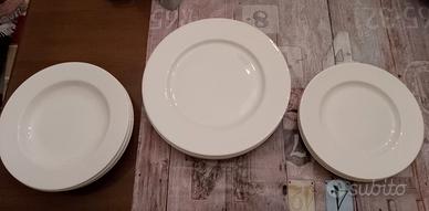 Set di 12 piatti di porcellana bianchi 