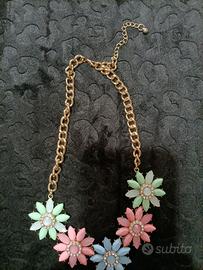 Collana Statement Floreale – Fiori Pastello e Cate