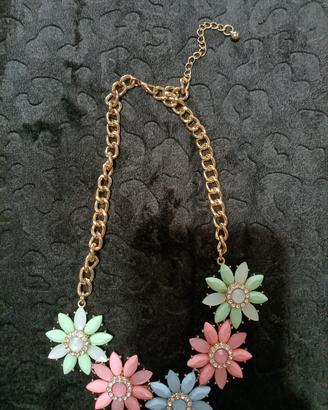 Collana Statement Floreale – Fiori Pastello e Cate