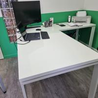 Scrivania con allungo angolare