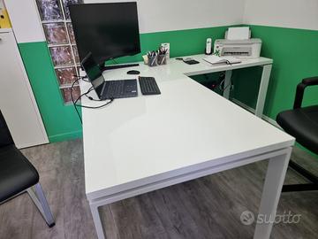 Scrivania con allungo angolare