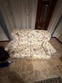 2 Divani con rivestimento floreale