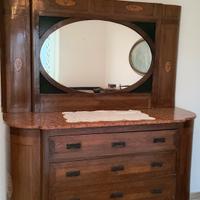 comò d'epoca con due comodini 