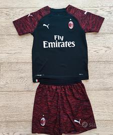AC Milan maglietta+pantaloncino bambino - Abbigliamento e Accessori In  vendita a Venezia