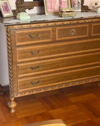 Como cassettiera il legno stile classico