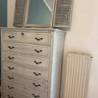 Comó e due comodini