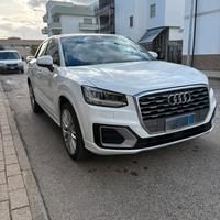 Audi Q2 1.6tdi 116cv S design con gancio traino