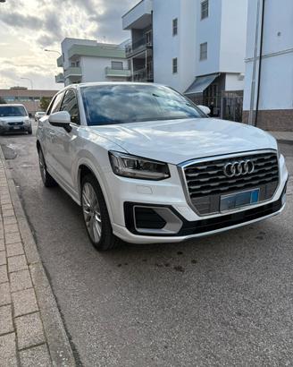 Audi Q2 1.6tdi 116cv S design con gancio traino