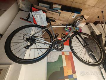 bicicletta RC100 Road Bike Shimano Claris