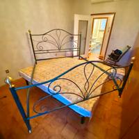 Struttura in ferro battuto per letto matrimoniale