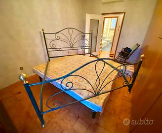 Struttura in ferro battuto per letto matrimoniale