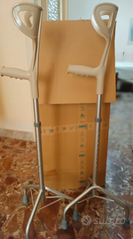 Stampelle a tre piedi,regolabili,mai usate,n