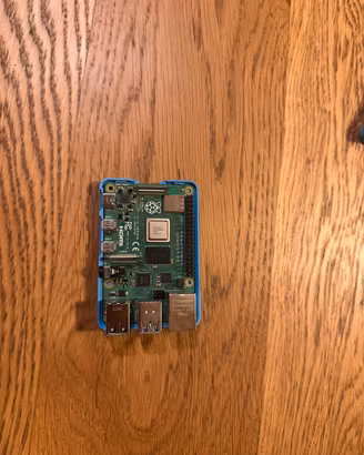 raspberry pi 4 b (4 GB di ram)