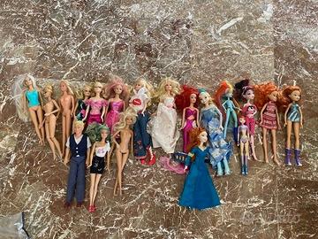10 barbie, 3 personaggi Disney  originali