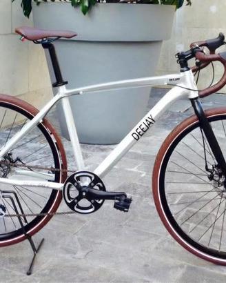 Bicicletta gravel Radio Deejay edizione limitata 