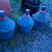 damigiane e bollitore 