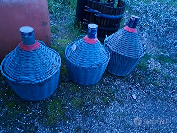 damigiane e bollitore 