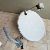 Antenna parabola satelittare  con staffa