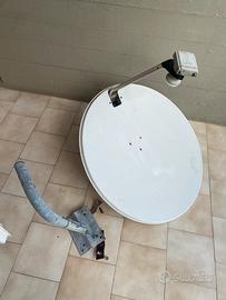 Antenna parabola satelittare  con staffa