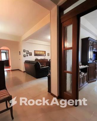 APPARTAMENTO CON TERRAZZO E GARAGE