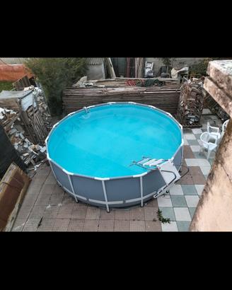 piscina con pompa
