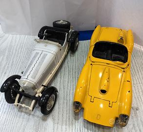 2 Auto in metallo Mercedes + Ferrari