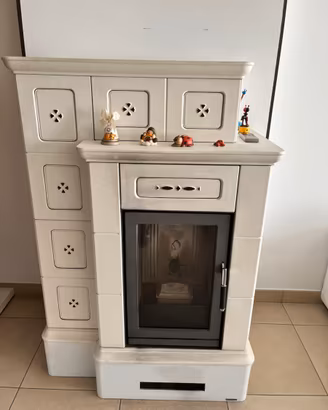 Stufa a pellet in maiolica