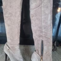 stivali nuovi Guess n.37