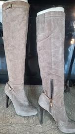 stivali nuovi Guess n.37