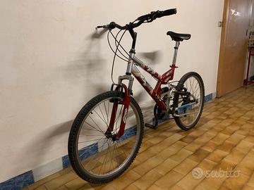 bicicletta mountain bike