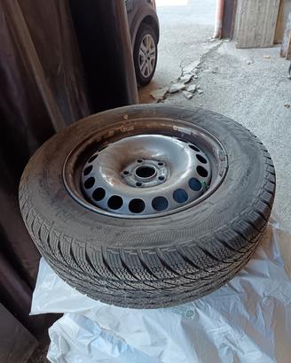 gomme invernali 215/65 R16 98T con cerchione
