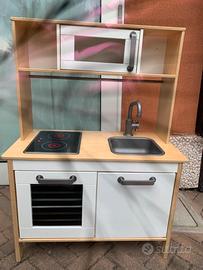 Cucina giocattolo