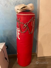 Sacco da boxe, guanti