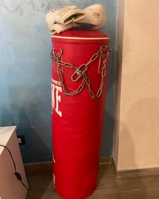 Sacco da boxe, guanti