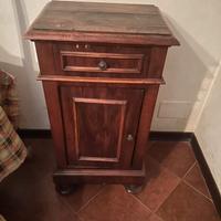comodino vintage in legno massiccio