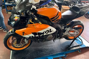 CBR 1000 rr 05 replica repsol
