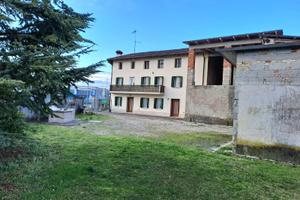 Casa indipendente con grande giardino, garage e...