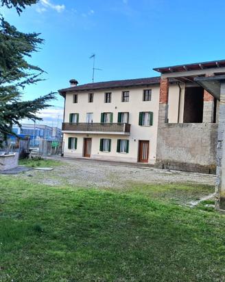 Casa indipendente con grande giardino, garage e...