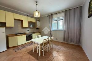 MONOLOCALE A URGNANO